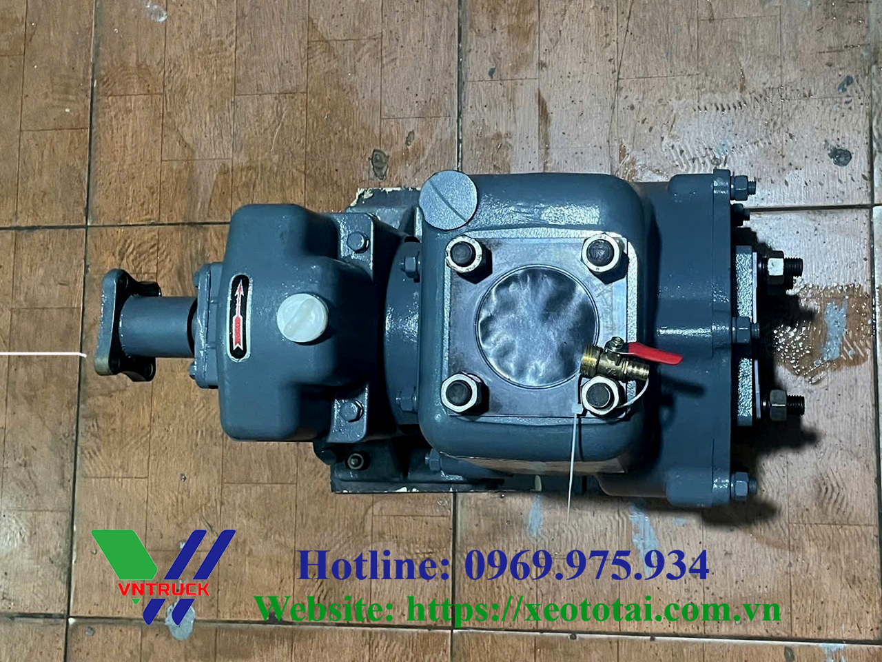 Bơm Nước Xe tưới Nước 9 Khối