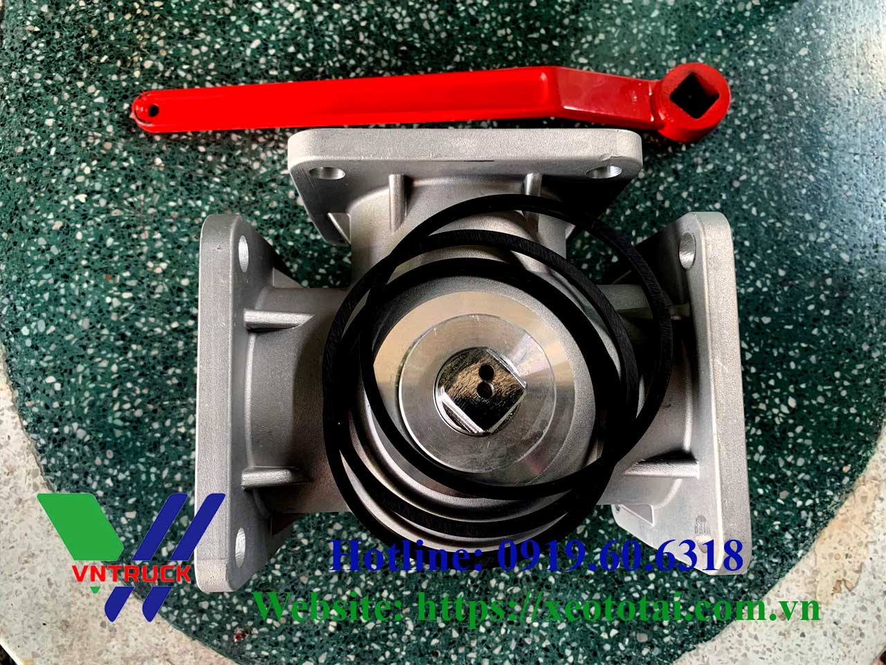 Van 3 Chiều Xe Tưới Nước Rửa Đường